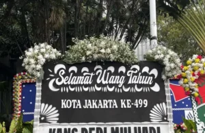 Karangan Bunga Hitam-Putih Dedi Mulyadi Menarik Perhatian di HUT Jakarta