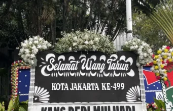 Karangan Bunga Hitam-Putih Dedi Mulyadi Menarik Perhatian di HUT Jakarta