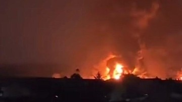 Kebakaran Hebat Hanguskan Pabrik Karet di Tangerang