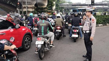 Kecelakaan di Cawang Ganggu Arus Lalin MT Haryono