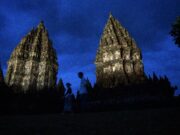 Kembang Api Pre-Wedding di Luar Kompleks Candi Prambanan