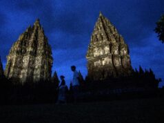 Kembang Api Pre-Wedding di Luar Kompleks Candi Prambanan
