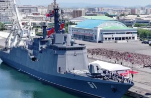 Korea Utara Luncurkan Kapal Perang Nuklir Pertama