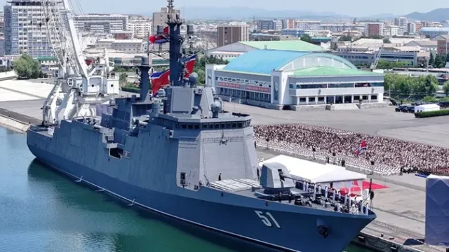 Korea-Utara-Luncurkan-Kapal-Perang-Nuklir-Pertama