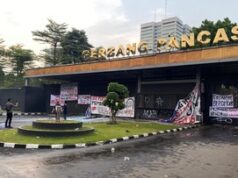 Mahasiswa Bubarkan Diri Usai Sumpah di Belakang DPR