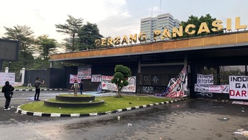 Mahasiswa Bubarkan Diri Usai Sumpah di Belakang DPR