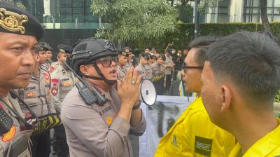 Mahasiswa Dihalangi Menuju Bundaran HI, Aksi Berujung Dorong-Dorongan