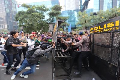 Mahasiswa-Gelar-Aksi-Massal-Polisi-Siapkan-Ribuan-Personel
