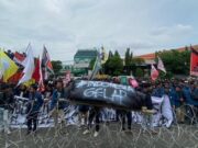 Mahasiswa Surabaya Gelar Aksi Massa Tuntut Reformasi Sistemik