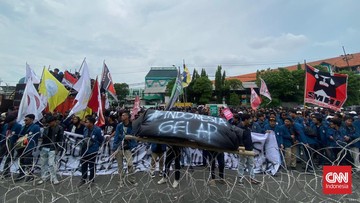 Mahasiswa-Surabaya-Gelar-Aksi-Massa-Tuntut-Reformasi-Sistemik