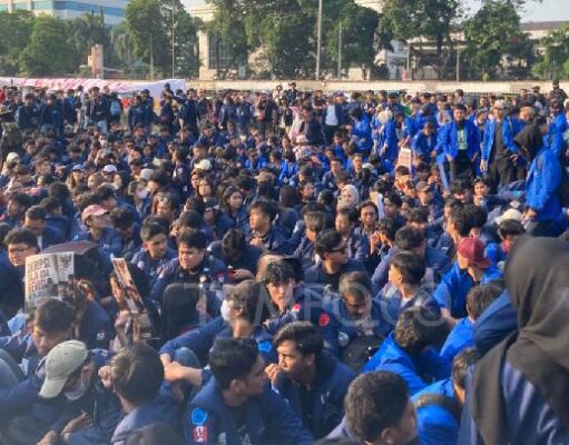 Mahasiswa Tuntut Pemulihan Ekonomi dan Supremasi Sipil di DPR