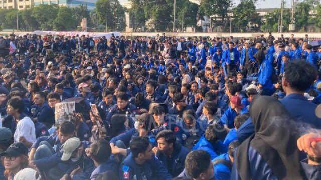 Mahasiswa-Tuntut-Pemulihan-Ekonomi-dan-Supremasi-Sipil-di-DPR
