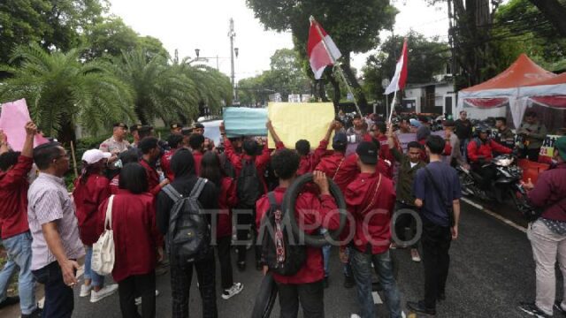 Mahasiswa-UBK-Aksi-di-Istana-Tuntut-Tata-Ulang-Negara