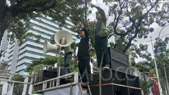 Mahasiswa UPNVJ dan Aliansi Perempuan Aksi Bersama di Patung Kuda
