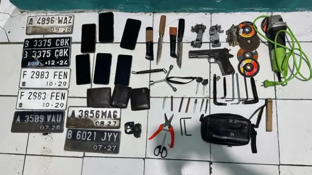 Markas-Curanmor-di-Tangerang-Digerebek-Polisi-Temukan-Airsoft-Gun