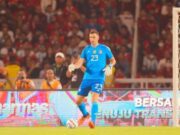 Martinez, Tiga Tim, Satu Stadion