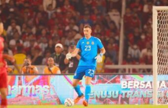 Martinez, Tiga Tim, Satu Stadion
