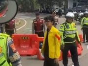 Massa BEM UI Terjebak di Semanggi, Aksi Menuju Bundaran HI Diblokir