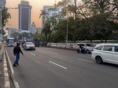 Massa Demo Bubarkan Diri, Jalan Medan Merdeka Selatan Kembali Lancar