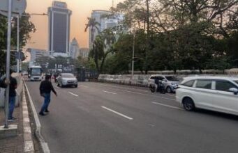 Massa Demo Bubarkan Diri, Jalan Medan Merdeka Selatan Kembali Lancar