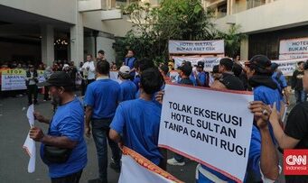 Massa Protes Eksekusi Hotel Sultan di GBK