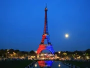Menara Eiffel Tahan Sambaran Petir Berulang Kali, Ini Rahasia Teknisnya