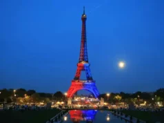 Menara Eiffel Tahan Sambaran Petir Berulang Kali, Ini Rahasia Teknisnya