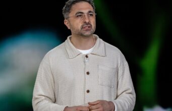 Microsoft AI Chief Warns Against Treating AI as Conscious