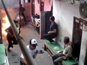 Molotov Salah Sasar, Ibu dan Anak Terjatuh di Koja