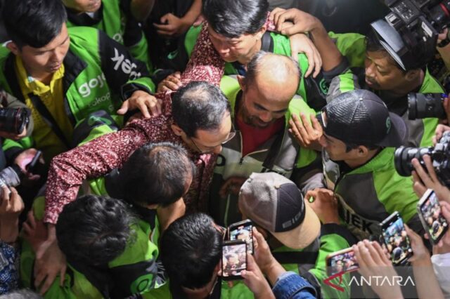 Nadiem-Terharu-Dukungan-Ojol-di-Depan-Pengadilan