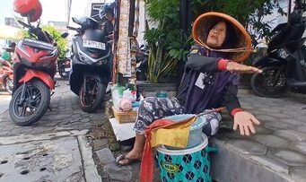 Nenek Jukir Gagalkan Pencurian Rp36 Miliar, Dapat Hadiah Umrah