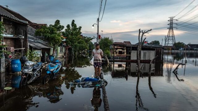 Pantura Jawa Terendam, Tanah Terus Surut