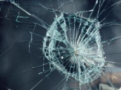 Pecah Kaca, Rp520 Juta Raib