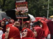 Pegawai MBG Turun ke Jalan Dukung Program Pangan Presiden