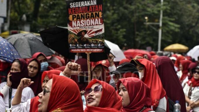 Pegawai MBG Turun ke Jalan Dukung Program Pangan Presiden