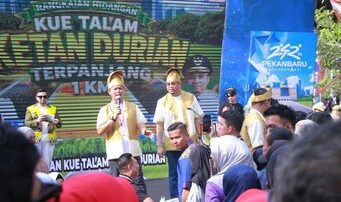 Pekanbaru Pecahkan Rekor Dunia dengan Talam Durian Sepanjang 1 Km