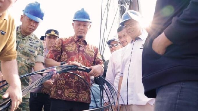 Pekanbaru Tertibkan Kabel Fiber Optik yang Mengancam Jiwa