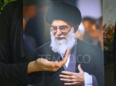 Pemakaman Khamenei Digelar Bertahap, Jutaan Warga Berduka