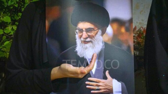 Pemakaman Khamenei Digelar Bertahap, Jutaan Warga Berduka