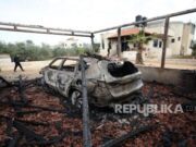 Pemukim Yahudi Serang Masjid, Coba Bakar Jamaahnya