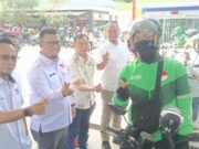 Perindo Sultra Bagikan 500 Kupon BBM untuk Ojol dan Warga Kendari