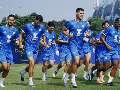 Persib-Bandung-Buru-Pemain-Asing-Gantikan-Barba