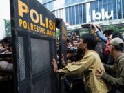Polisi Amankan Dua Pria Bawa Molotov Saat Demo Mahasiswa