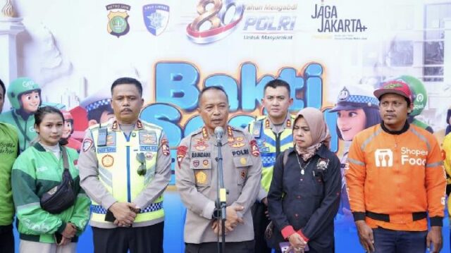 Polri-dan-Ojol-Bangun-Sinergi-di-Tugu-Proklamasi