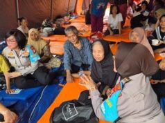 Polwan Jaga Jakarta Beri Bantuan dan Pendampingan Psikologis Korban Kebakaran Kemayoran