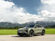 Porsche Cayenne Coupe Turbo Lampaui 911 di Jalur Lurus