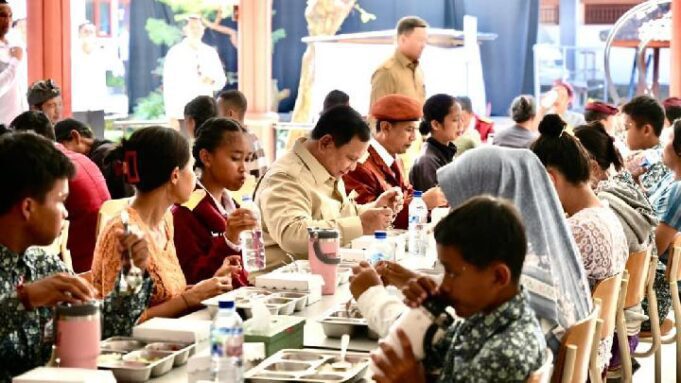 Prabowo Santap MBG Bersama Siswa di Sekolah Rakyat Bali