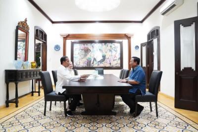Prabowo Ucapkan Selamat kepada Jokowi di Usia 65