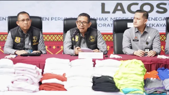 Ratusan-Produk-Palsu-Lacoste-Dimusnahkan-Senilai-Rp940-Juta