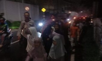 Ratusan Warga Ciputat Pawai Obor Sambut 1 Muharram